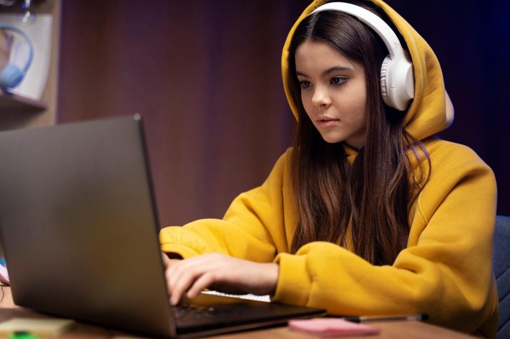 Why More Teens Are Choosing to Earn Credits Online